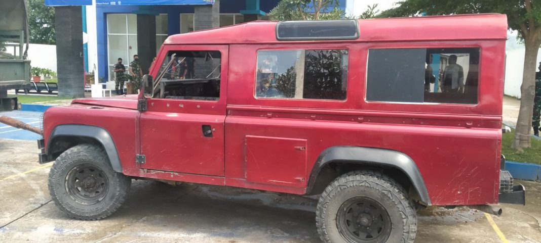 Satgas 743/PSY Gagalkan Penyelundupan Mobil Land Rover Wagon 3000 CC