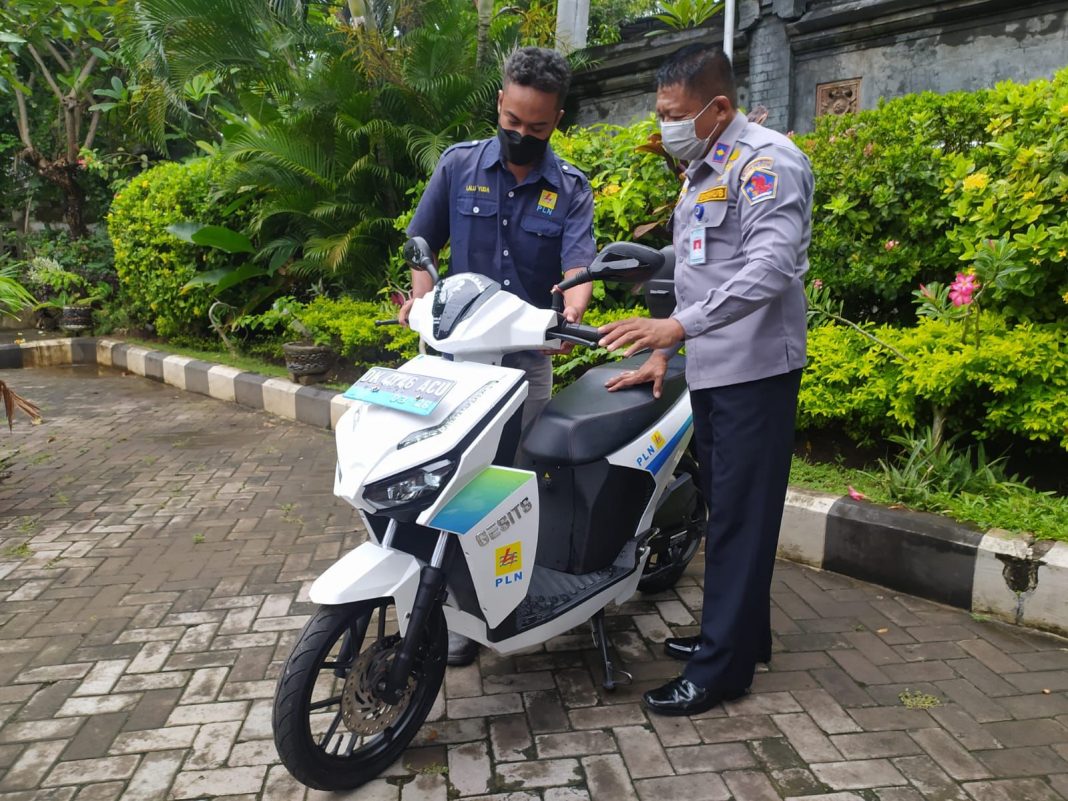 Mempercepat Mobilisasi ke Akses LPJU Saat Nyepi, Dishub Buleleng Dipinjamkan Motor Listrik