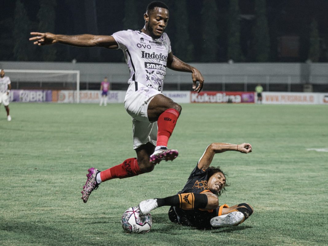 Spaso Cetak Gol Lagi. Bali United Antar Persiraja Kembali ke Liga 2