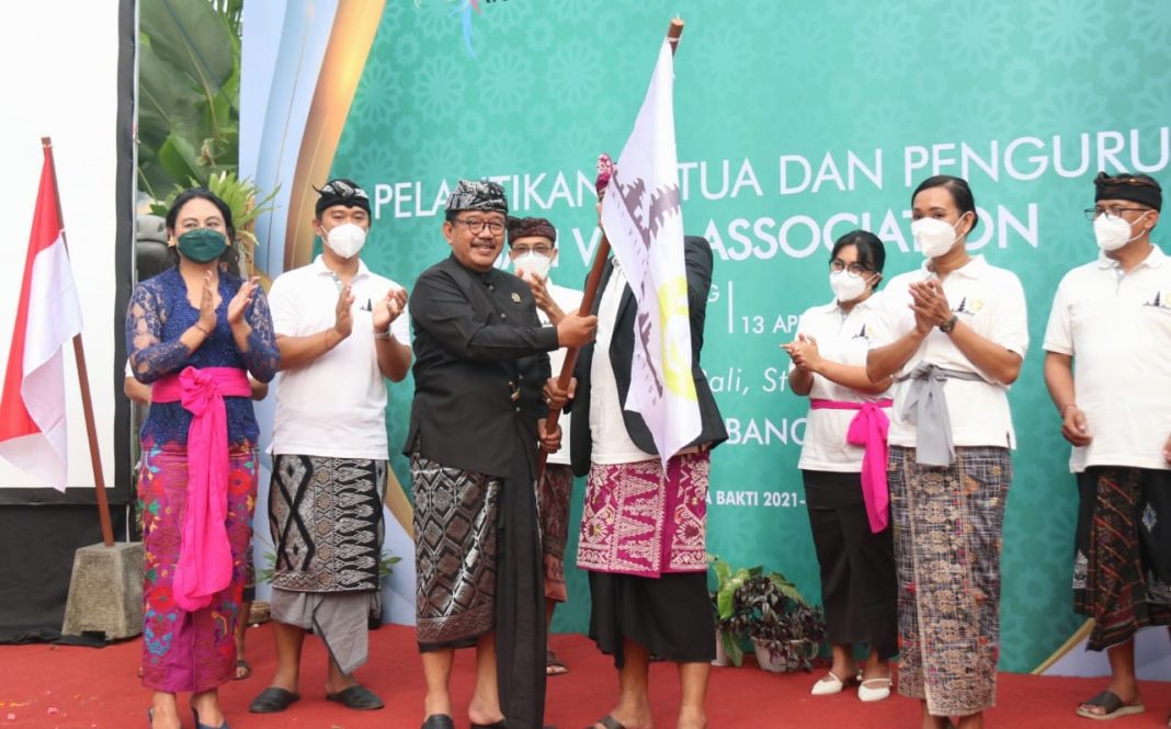 Kukuhkan Pengurus BVA Periode 2031-2026, Wagub Cok Ace Tekankan Sinergitas Dengan Pemda Guna Percepat Pemulihan Pariwisata