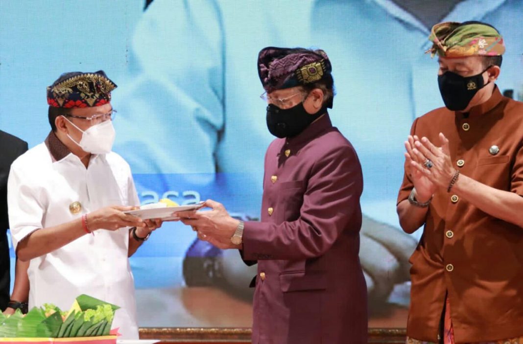 Gubernur Koster Ajak Pasemetonan Pasek Solid Menjaga Alam, Manusia, dan Budaya Bali di HUT Ke-70 MGPSSR