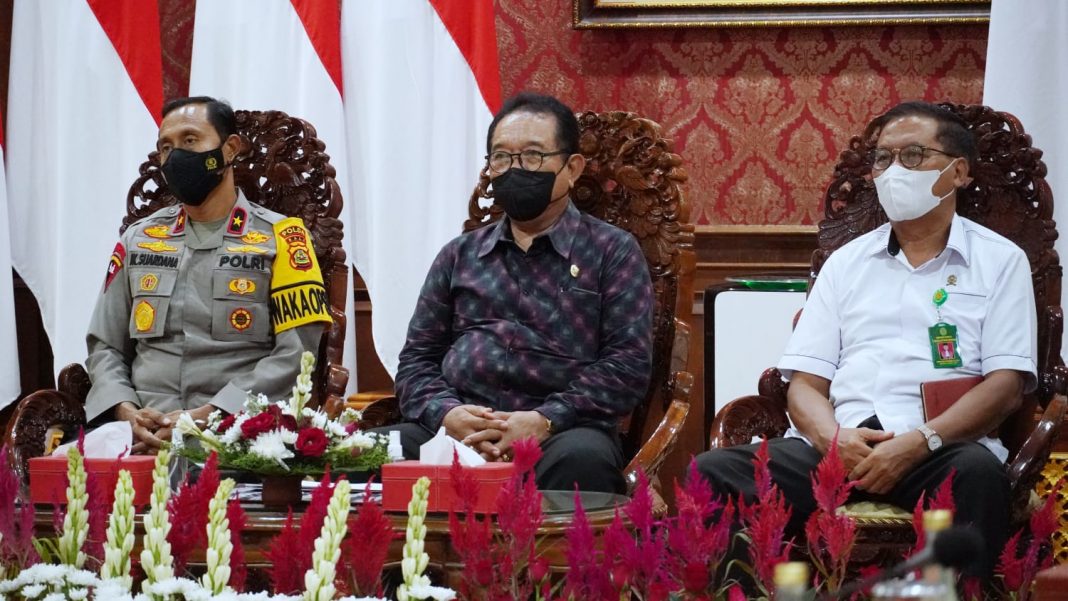 Wagub Cok Ace Hadiri Peringatan HUT Otonomi Daerah ke-26