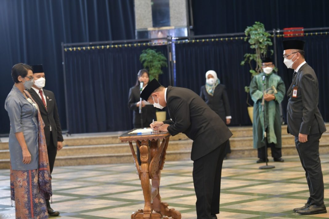 Akselerasikan Peningkatan Kapasitas dan Kinerja SDM, Sesjen Lantik 62 Pejabat di Lingkungan Kemendikbudristek