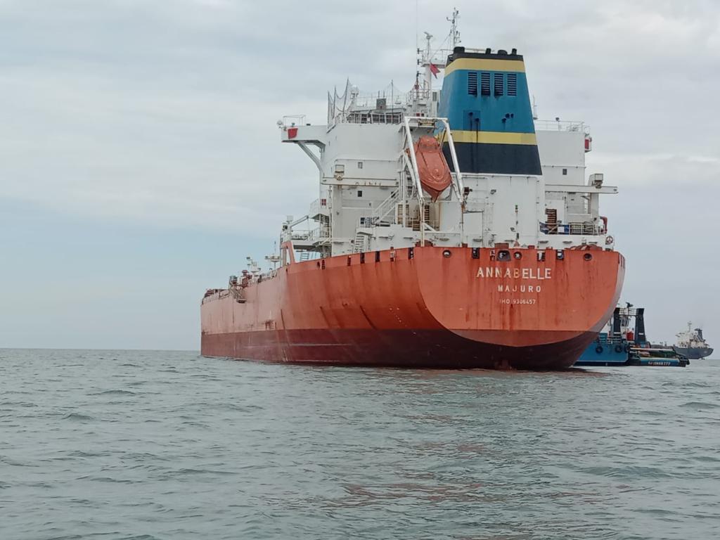 TNI AL Tangkap 2 Kapal Tangker Muat Palm Oil