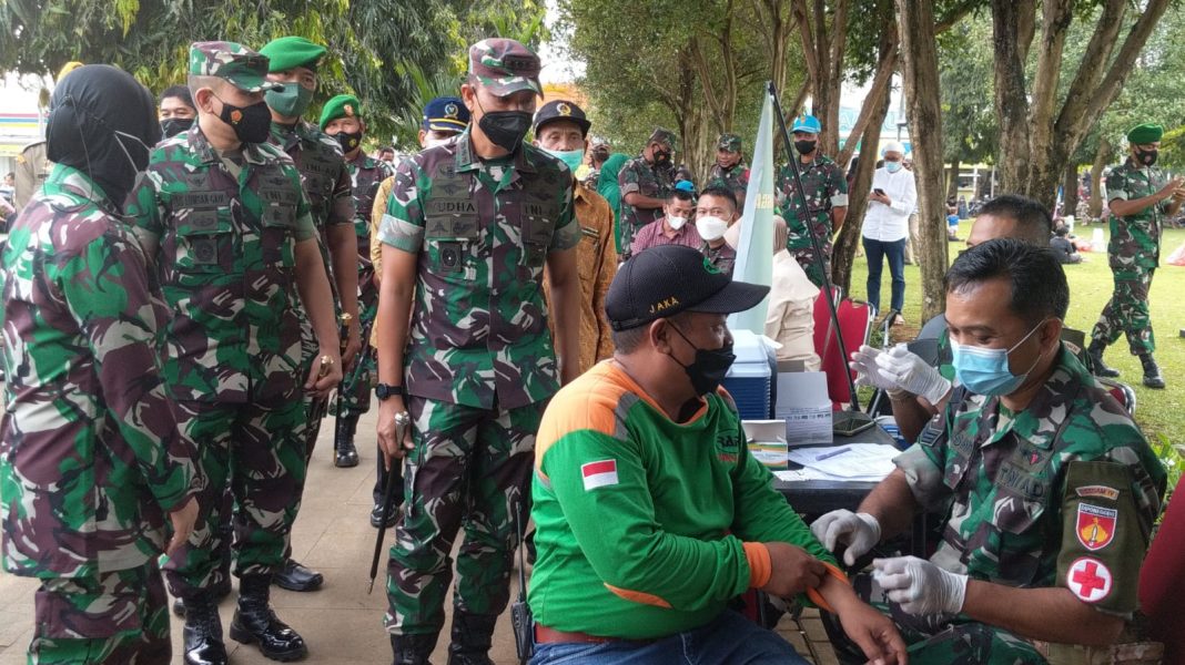 Semarak Ramadhan, Korem Wijayakusuma Gelar Vaksin Gratis dan Takjil