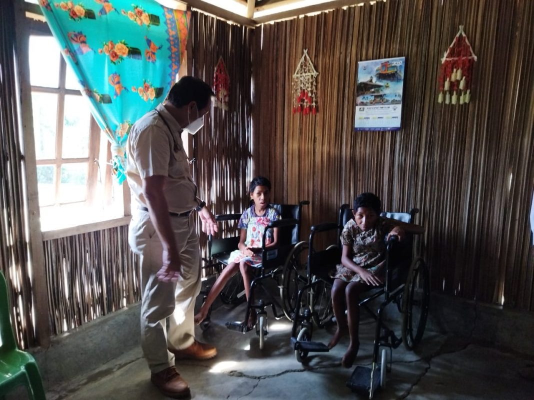 Bupati, Wabup, Sekda Belu Kunjungi Anak Disabilitas di Kabuna, Marselina dan Juliana Riang Gembira