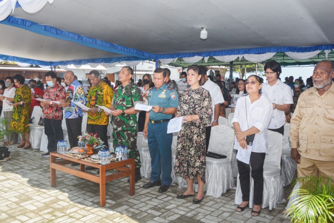 Hadiri Ibadah Paskah, Ini Pesan Danrem Izak Pangemanan