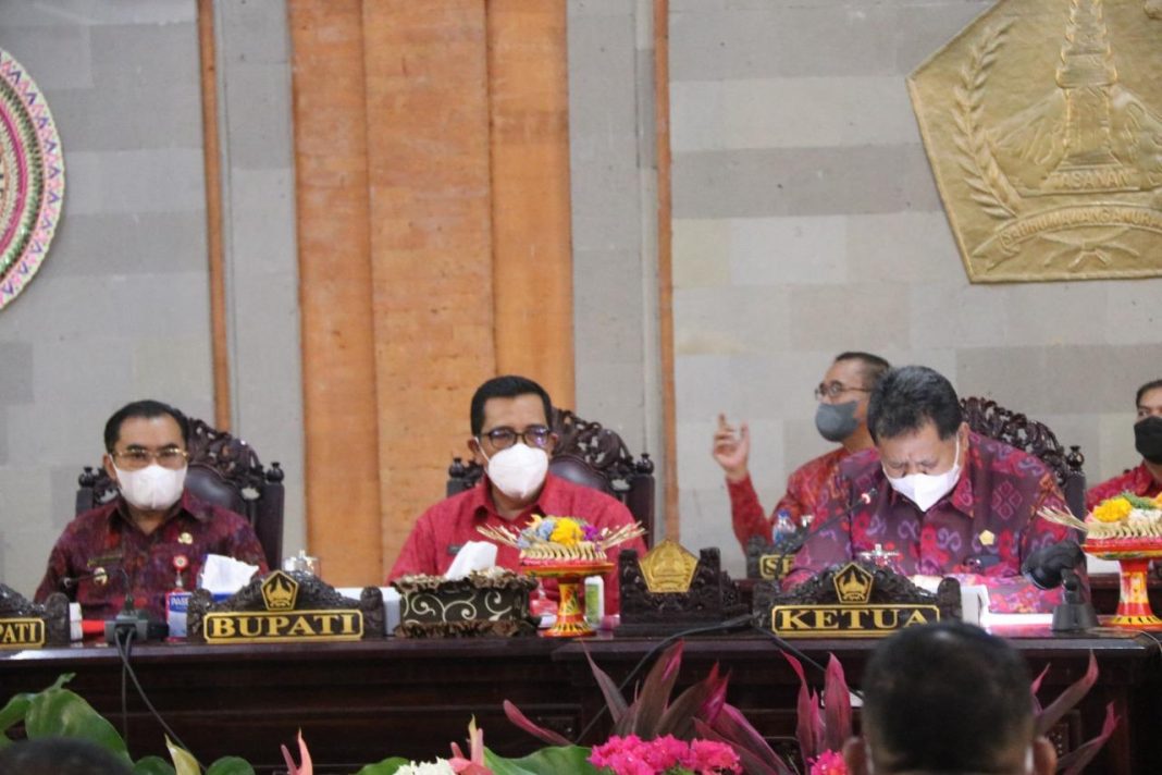 Bupati Tabanan Hadiri Rapat Paripurna DPRD Dalam Rangka Penyampaian Rekomendasi DPRD atas LKPJ Bupati Tahun Anggaran 2021