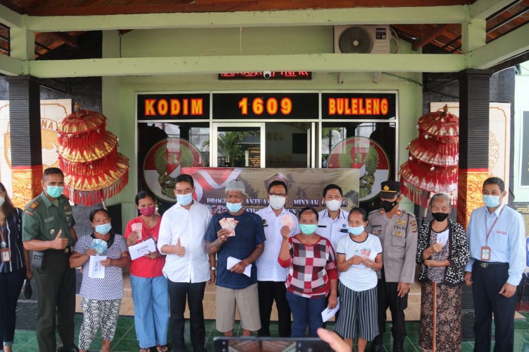 4.000 PKL Terima BLT-MG dari Kodim 1609/Buleleng