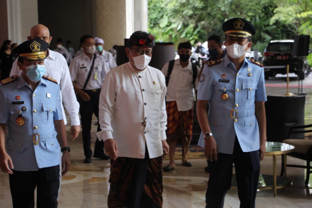 Wagub Cok Ace Hadiri Sertijab dan Pisah Sambut Kakanwil Kemenkumham Bali