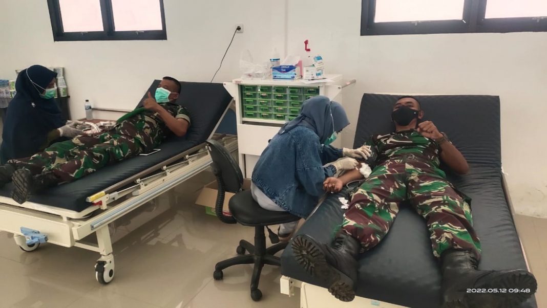 Peringati HUT Kodam XVI/Pattimura, Satgas Kodim Maluku Utara Yonif RK 732/Banau Turut Serta dalam Bakti Sosial