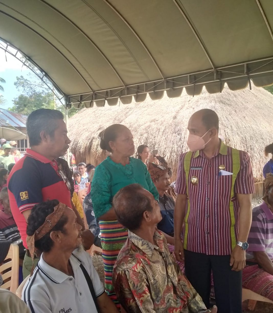 Terima Bantuan Rumah Khusus Pahlawan, Orang Tua Praka Anumerta Yanuarius Loe Teteskan Air Mata Dan Ucapkan Hal Ini!