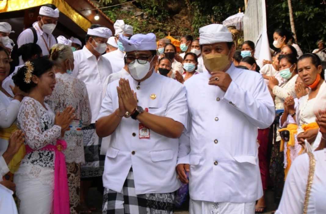 Dukung Pembangunan Sekala Niskala, Bupati Tabanan Hadiri Karya Ngenteg Linggih