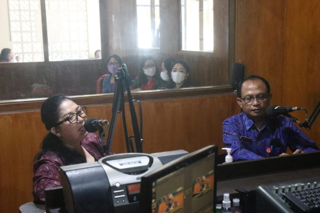 Dialog Interaktif di Radio Global, Ny. Rai Wahyuni Sanjaya Bangun Sinergitas Tangani Masalah Stunting di Tabanan