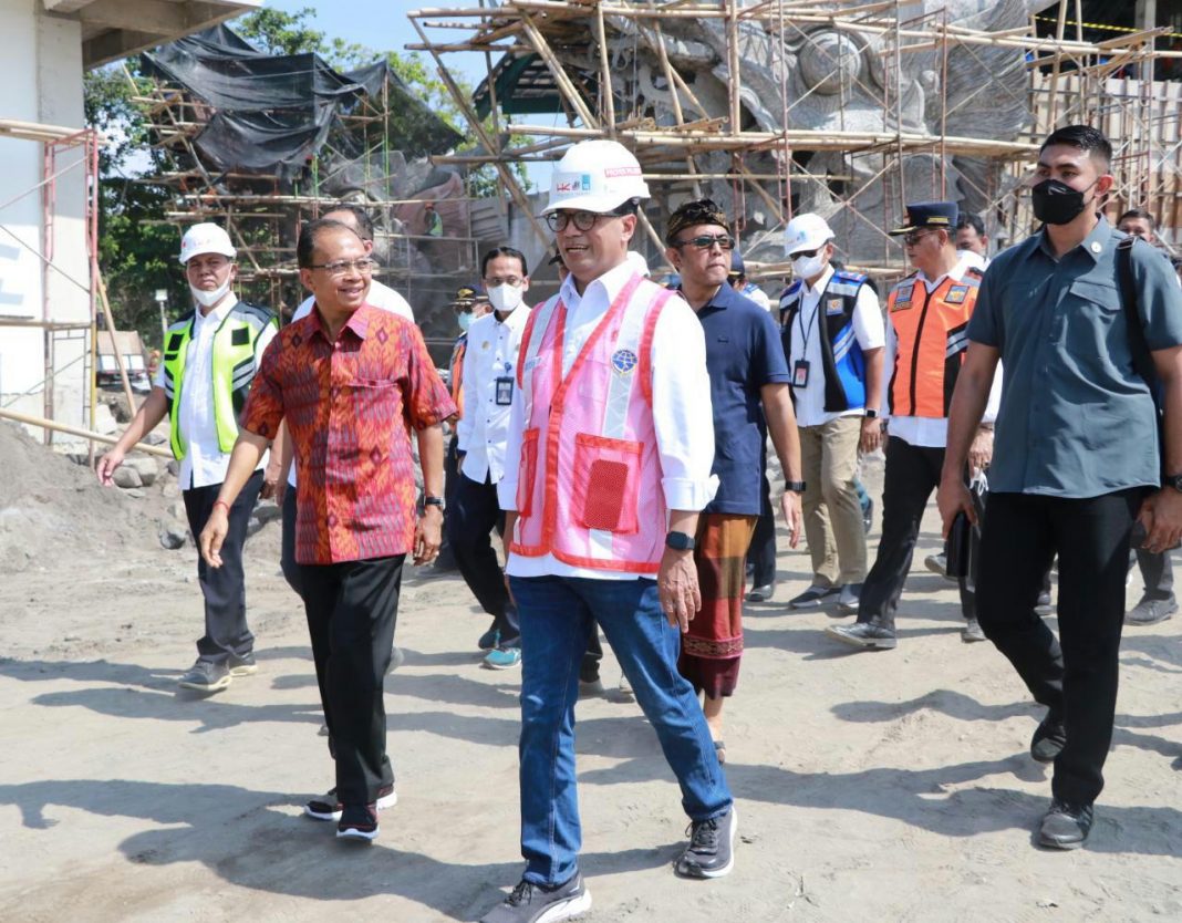 Gubernur Bali, Wayan Koster Dampingi Menhub Budi Karya Sumadi Tinjau Progres Pelabuhan Sanur