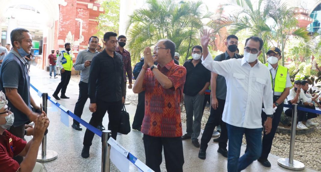 Jelang KTT G20, Gubernur Wayan Koster Dampingi Menhub Budi Karya Sumadi Ceck Terminal Kedatangan Internasional Ngurah Rai