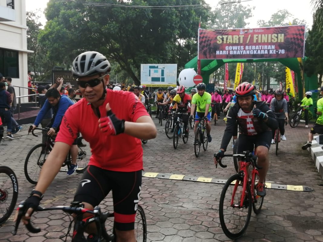 Gowes Bebatiran Hari Bhayangkara Ke-76 Perkokoh Sinergitas dan Soliditas TNI-Polri Banyumas