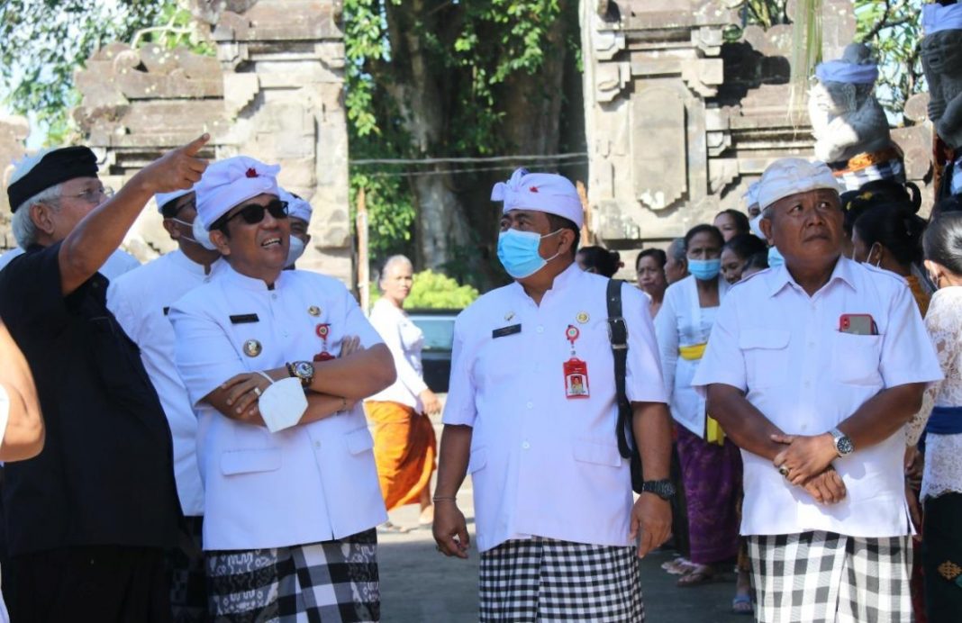 Kompak Membangun Desa, Bupati Sanjaya Bangga Semangat Krama Desa Beringkit