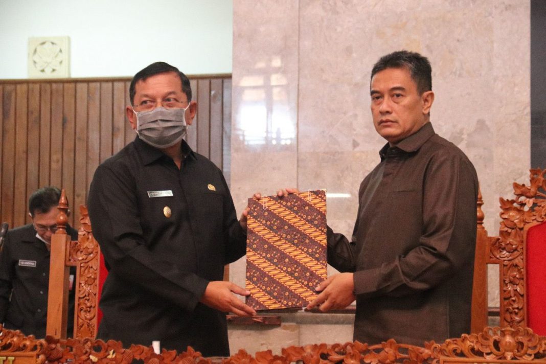 Wakil Bupati Sampaikan Pendapat Akhir