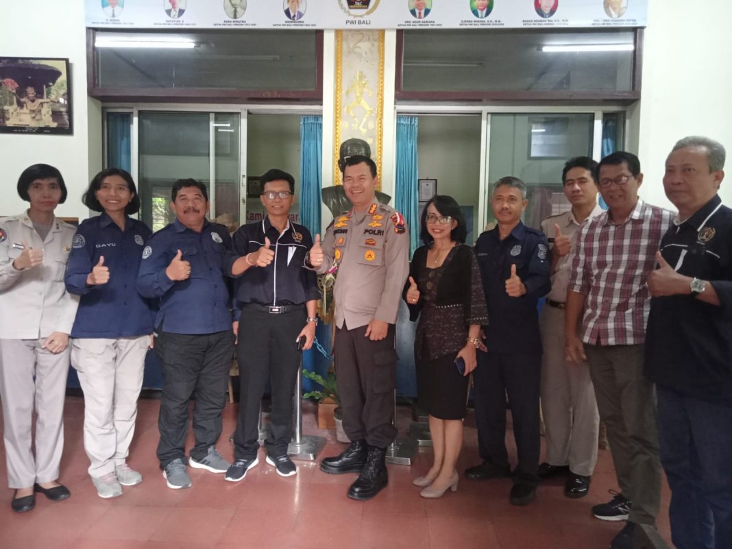 Bangun Sinergitas, Kabid Humas Polda Bali Kunjungi PWI Bali