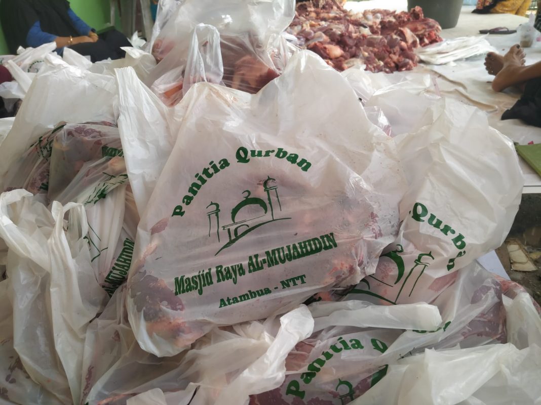 Hari Raya Idul Adha 2022, Panitia Qurban Masjid Raya AL Mujahidin Distribusikan 800 Kantong Daging