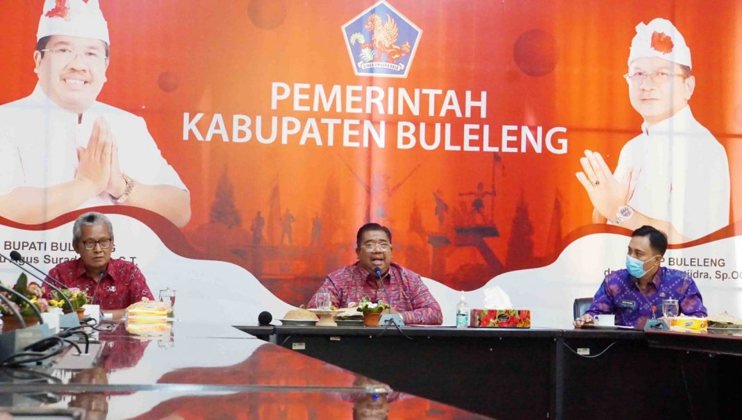 Bupati Buleleng Sampaikan Pentingnya Pemanfaatan Lahan Non Produktif di Desa