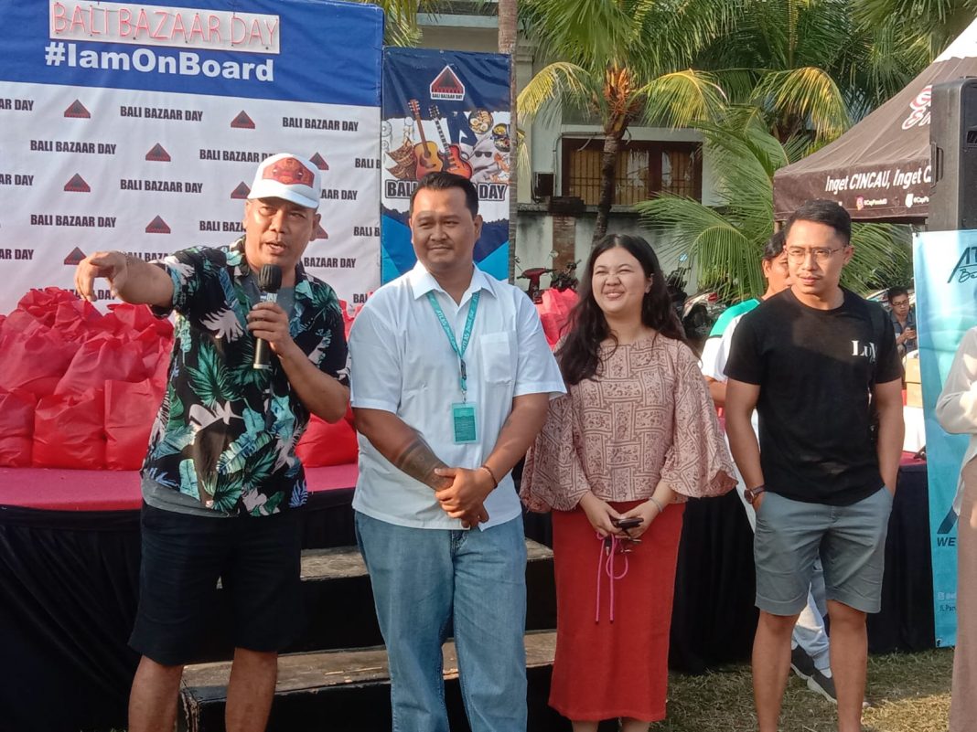 380 Warga Desa Tibuneneng Terima Bantuan Bahan Pokok dari ATLAS Beach Fest Care