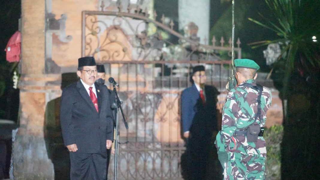 Wagub Bali Pimpin Apel Kehormatan dan Renungan Suci HUT RI ke 77 di TMP Pancaka Tirta