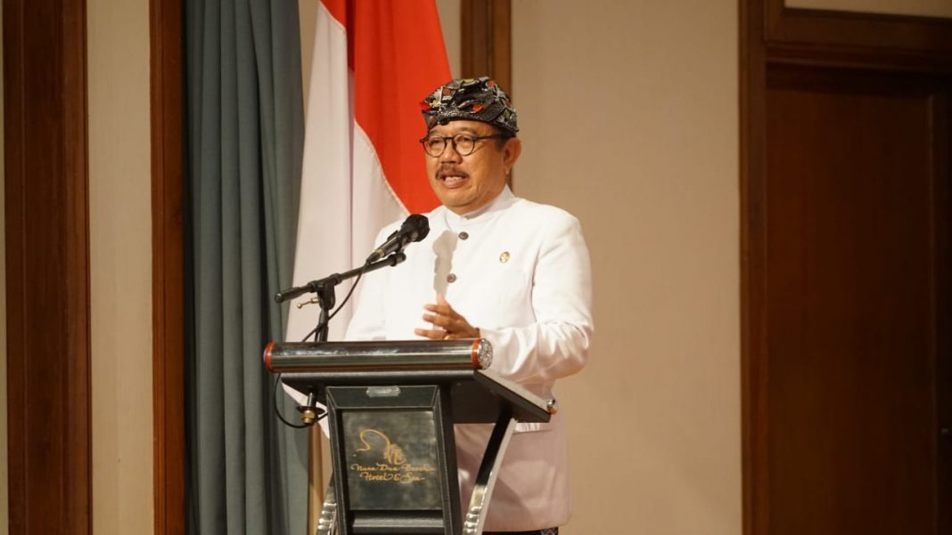Wagub Cok Ace Serahkan Sertifikat Asesmen Keamanan Akomodasi Pariwisata