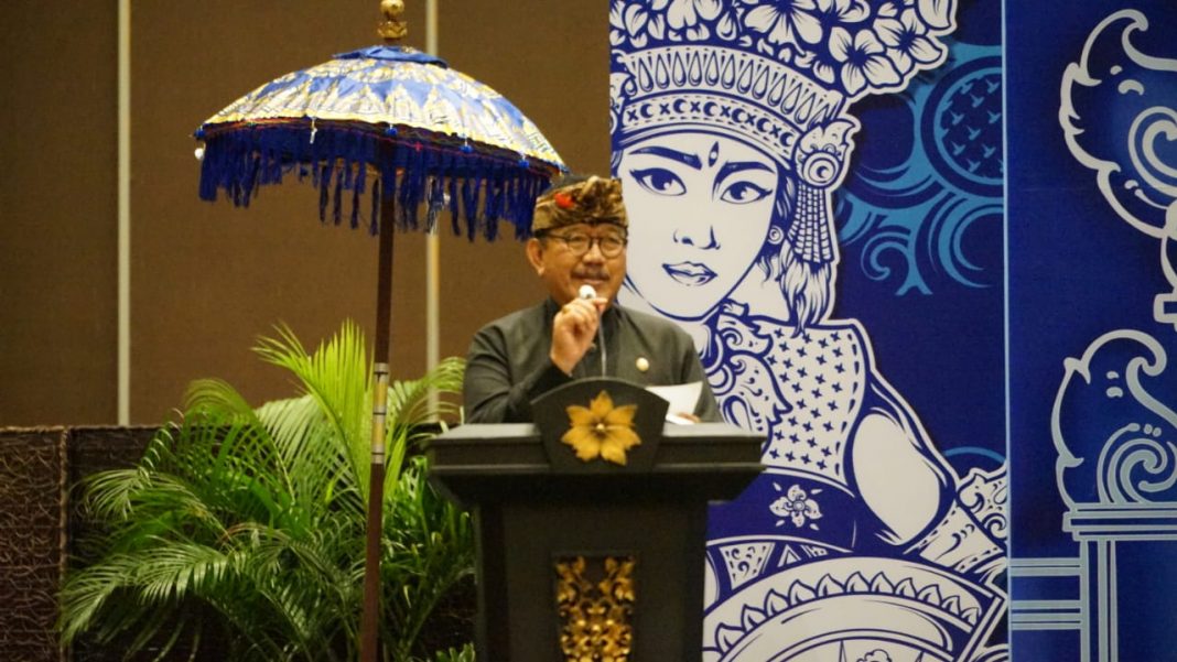 Hadiri Pelantikan Pengurus DPC PERADI Denpasar, Wagub Cok Ace Harapkan Hak Warga Terlindungi