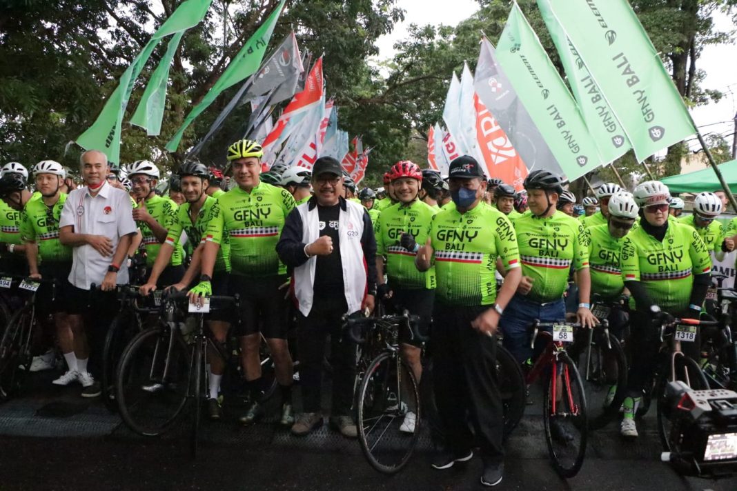 Libatkan 1.900 Pesepeda dari 30 Negara, Wagub Cok Ace Lepas Peserta Road Bike GFNY
