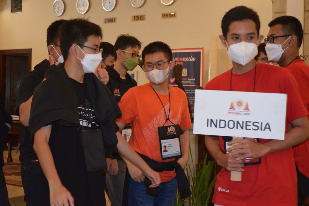 Kemendikbudristek Dorong Talenta Digital Siswa Lewat Ajang International Olympiad in Informatics (IOI)