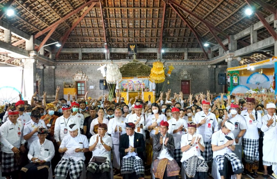 Bupati Sanjaya Hadiri Upacara Ngaben di Kecamatan Pupuan dan Marga