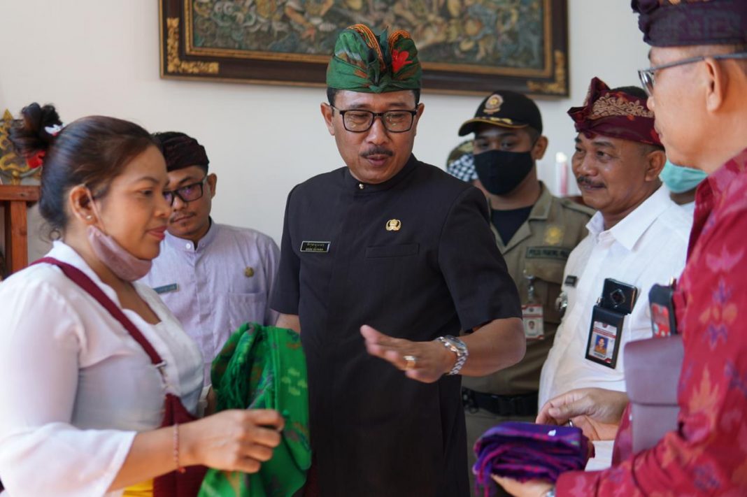 Sekda Buleleng Resmikan Rumah Pajang Produk UMKM di Tejakula