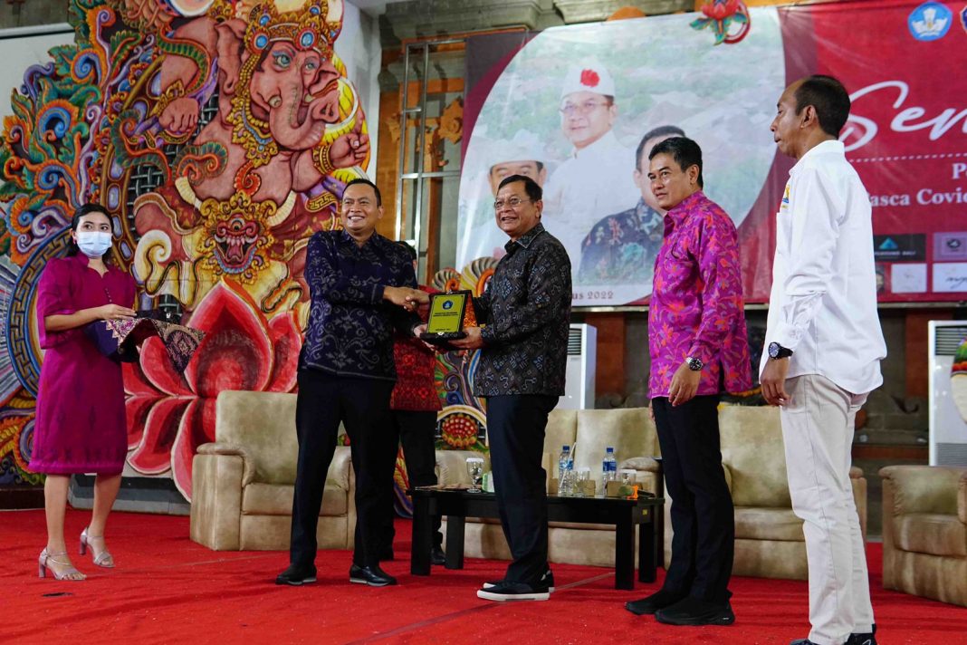 Jadi Narsum, Wabup Paparkan Strategi Buleleng Untuk Pulihkan Ekonomi Pasca Covid-19