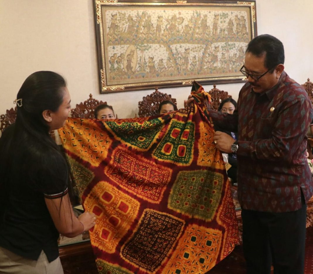 Terima Audiensi UMKM Aluh Buleleng, Wagub Cok Ace : Industri UMKM Bali Sudah Lengkap Dari Hulu Sampai Ke Hilir