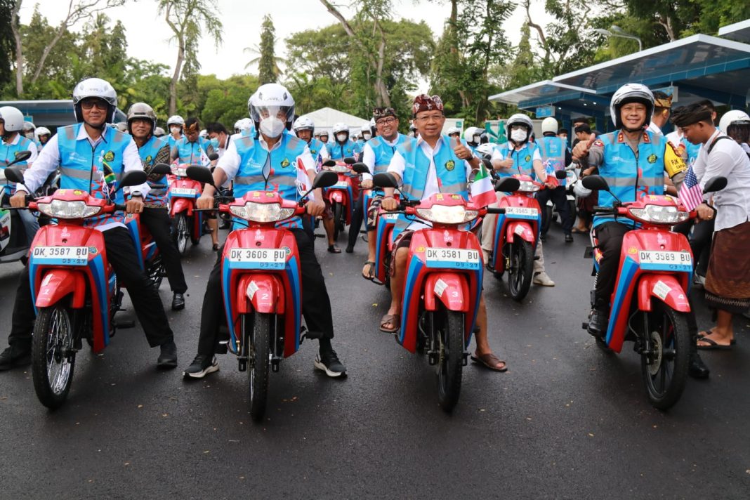 Kendarai Motor Listrik, Gubernur Koster Sebut Program Sepeda Motor Konvensi BBM ke Listrik Lebih Murah dan Efisien