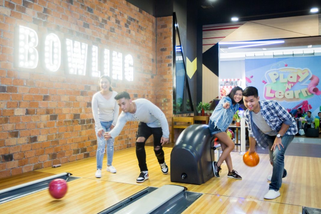 Timezone membuka Lintasan Bowling “Super Fun” pertama di Bali