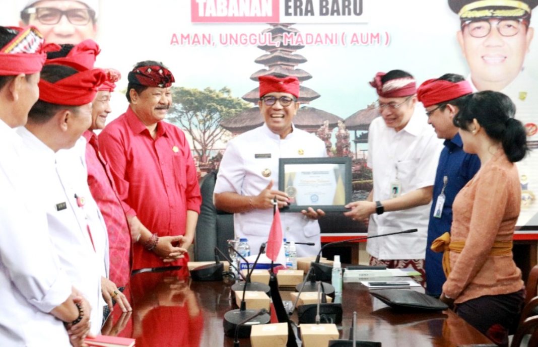 Pemkab Tabanan Raih Penghargaan Universal Health Coverage