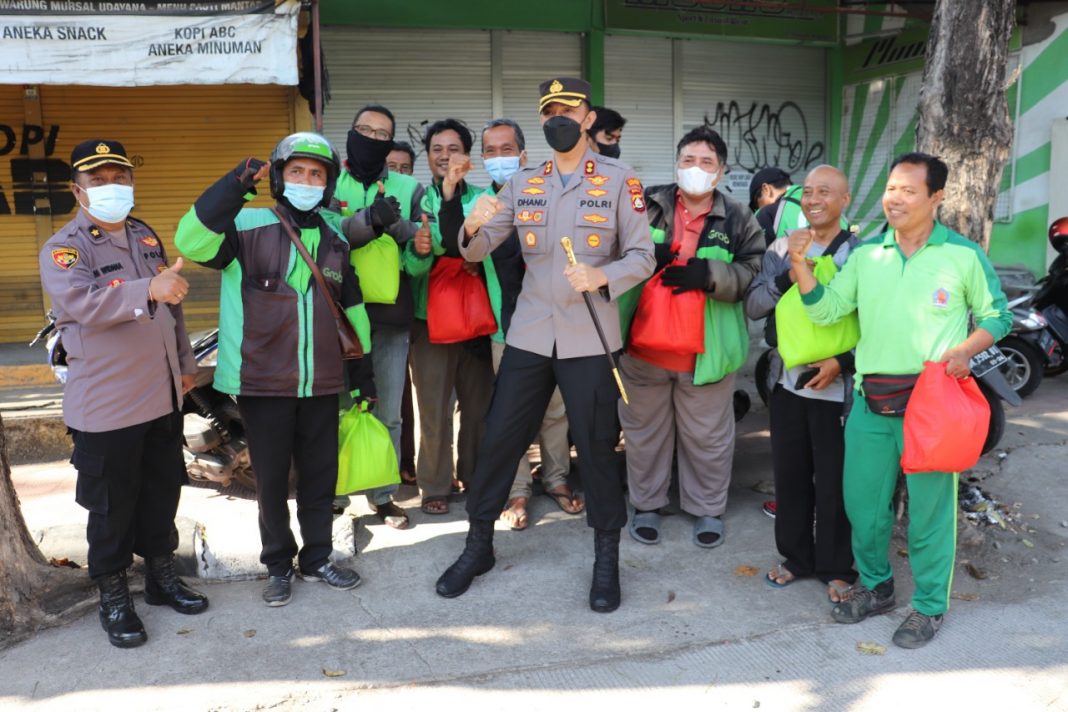 Harga BBM Naik, Polres Buleleng Gelar Baksos Sasar Ojek Online dan Masyarakat Tak Mampu