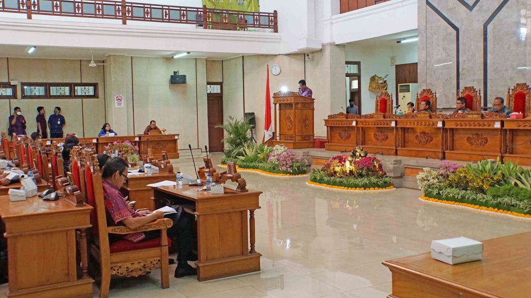 Lihadnyana Tanggapi Pandangan Umum Fraksi DPRD Buleleng pada Ranperda Perubahan APBD TA 2022