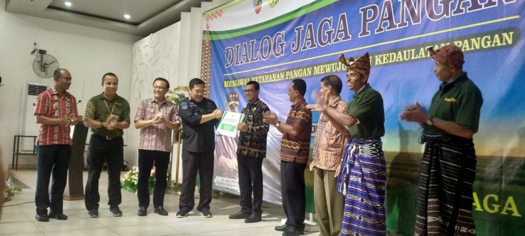 Kementerian Pertanian Serahkan Bantuan Pupuk, Benih, Alsintan dan Hewan Ternak kepada Masyarakat Kab. Belu