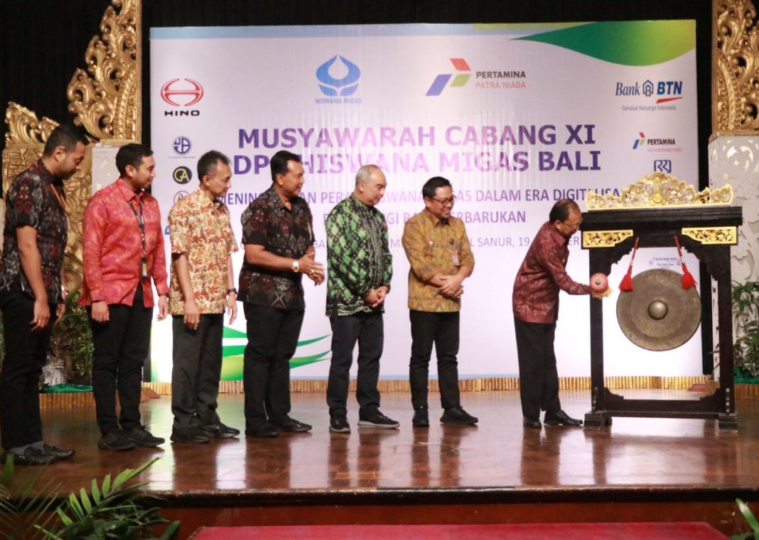 Gubernur Koster Suarakan Pemanfaatan Bali Mandiri Energi Bersih di Muscab Hiswana Minyak dan Gas Bumi