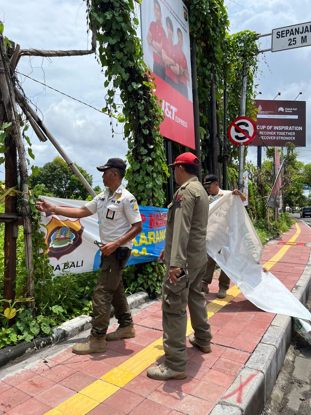 Penertiban Baliho Oleh Satpol PP Tak Ada Tebang Pilih