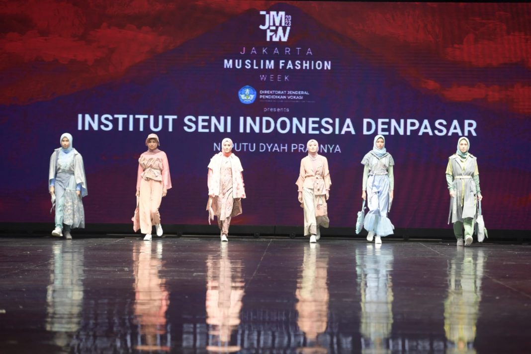 Festival Mahakarya Vokasi Adibusana Bangkitkan Industri Fesyen Tanah Air