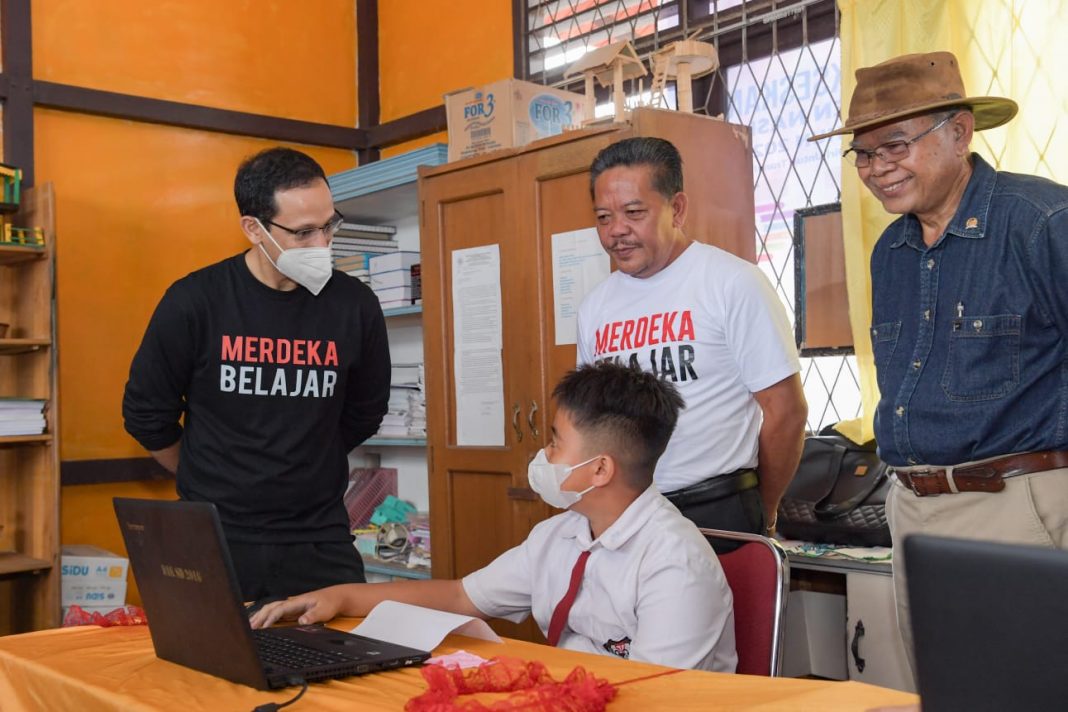 Kunjungi Sanggau, Mendikbudristek Tinjau Pelaksanaan AN di SD Negeri 01 Sanggau