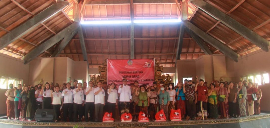 KONI Buleleng Lepas Altet Kontingen Buleleng di Tugu Singa Ambara Raja
