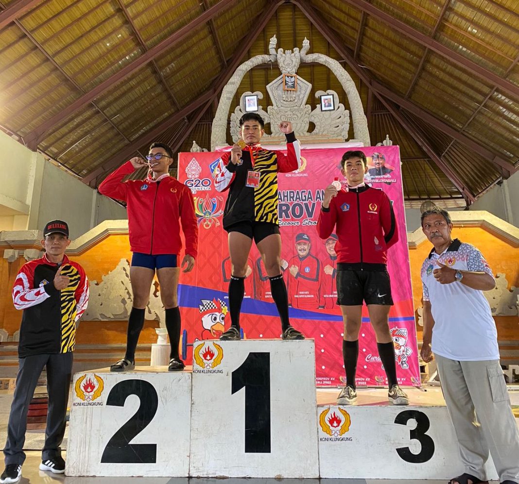 Pemandu Wisata Selam Raih Emas Dicabor Angkat Berat