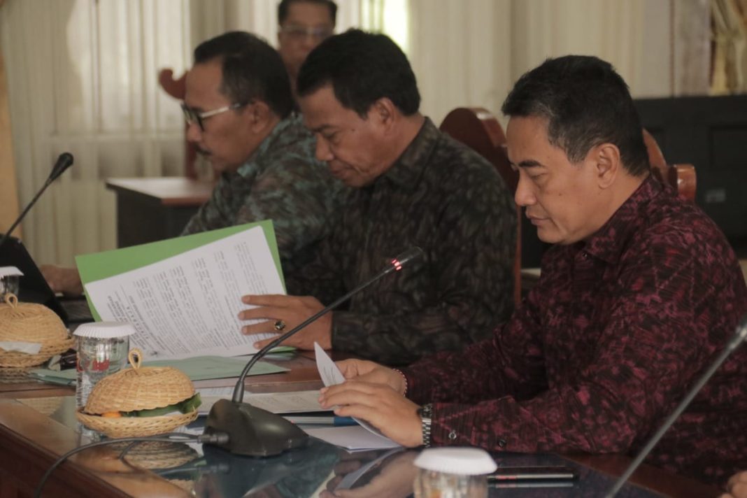 Pj. Lihadnyana Inginkan Ranperda APBD Tahun Anggaran 2023 Seimbangkan Pembangunan Bali Utara dan Selatan