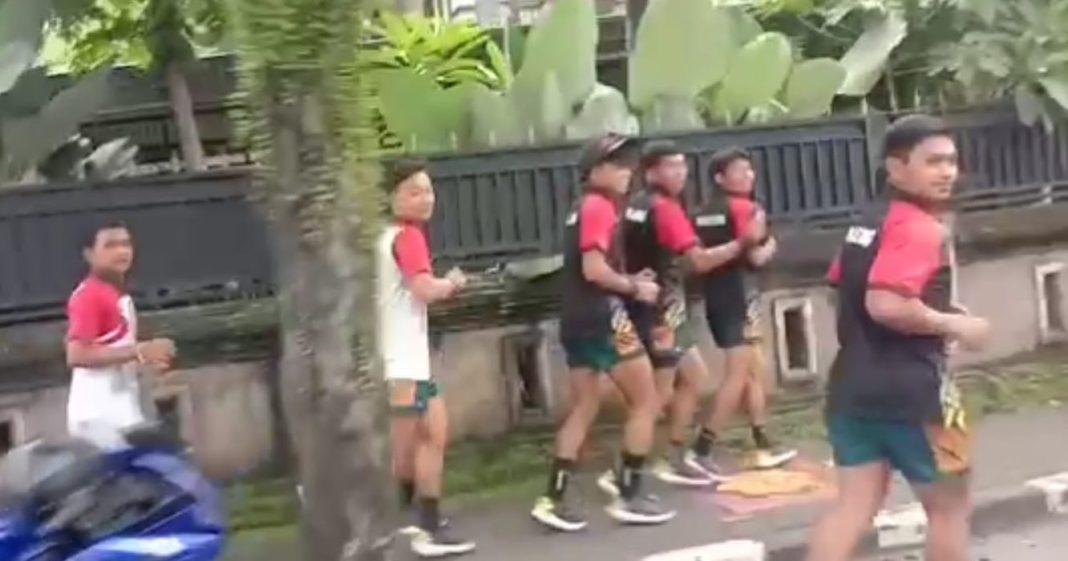 Raih Emas, Tim Rugby Buleleng Bayar Kaul Lari Dari Venue Lomba ke Hotel